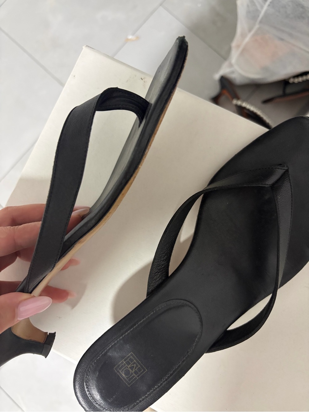 TOTEME Thong Sandals - Picture 4 of 7